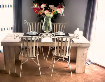 steigerhouten tafel