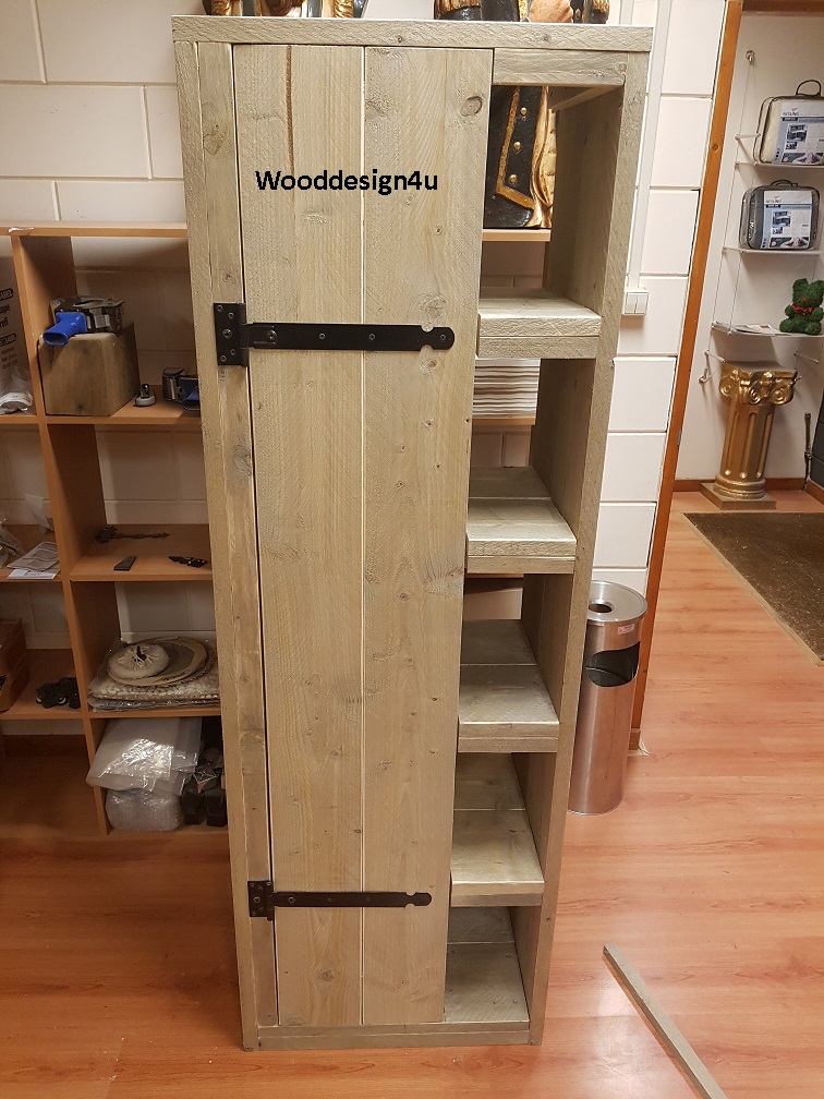 Legende groep Persona Handdoekenkast van baanwood/steigerhout voor badkamer.