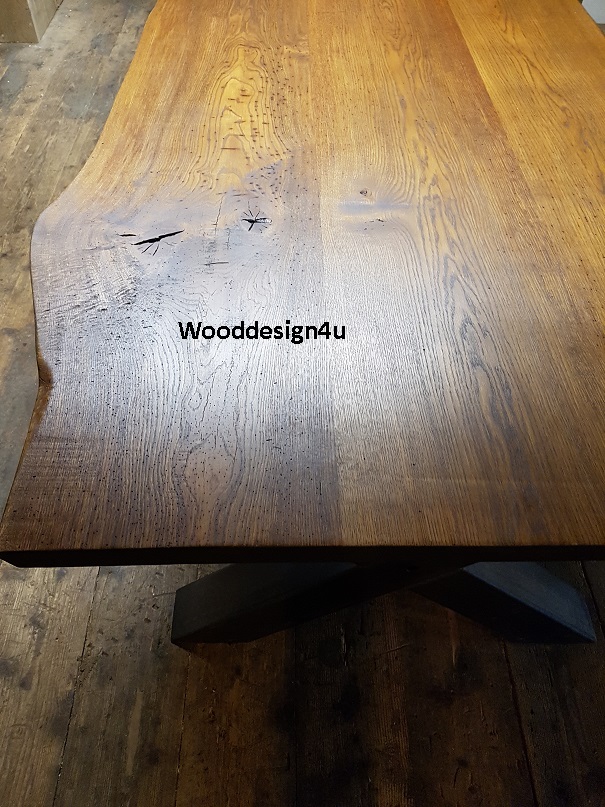 Tisch aus Eichenholz