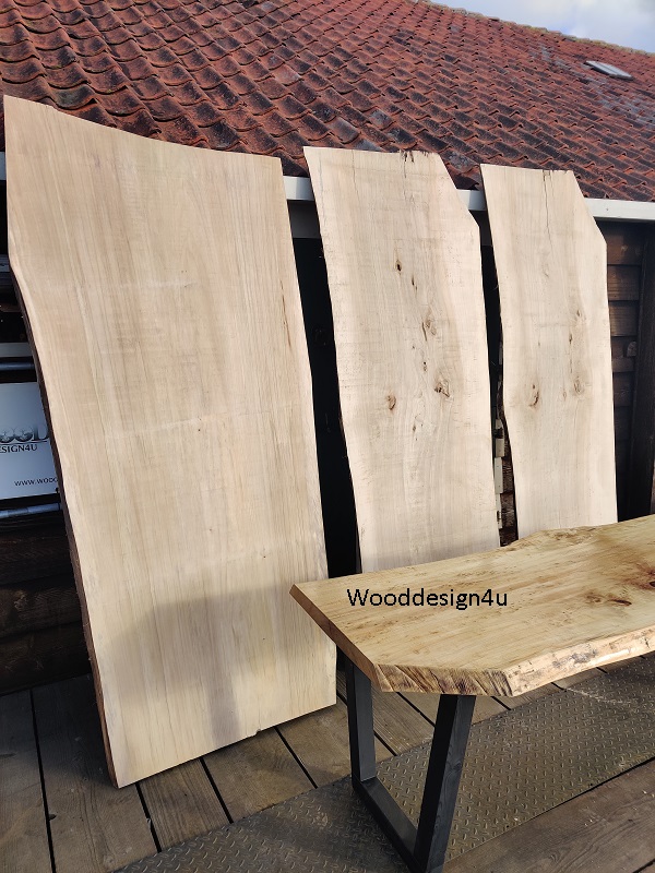 Tafelbladen van hout , boomstamtafel