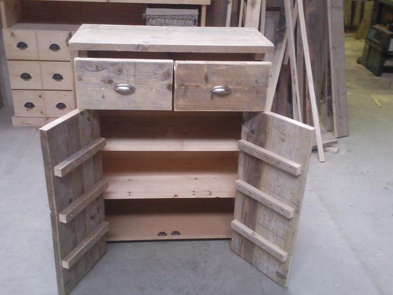 Steigerhouten - Wooddesign4u is gespecialiseerd in massief houten meubelen.