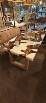Witte epoxy tafel