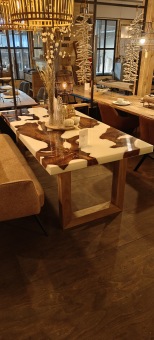 Witte epoxy tafel