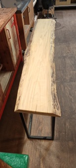 Side-table van Esdoorn