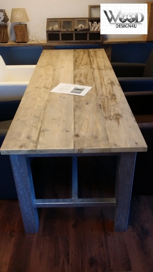 Steigerhoutentafel met stalen onderstel