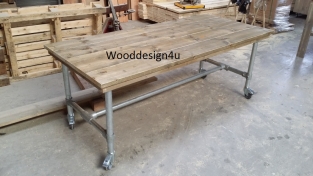 Scaffold tube table with wheels