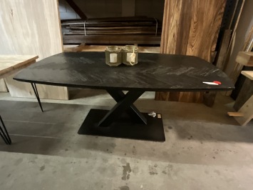 Fishbone eiken tafel