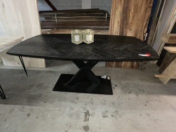 Fishbone eiken tafel