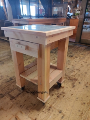 Small outdoorkitchen table