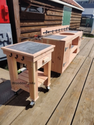 Small outdoorkitchen table