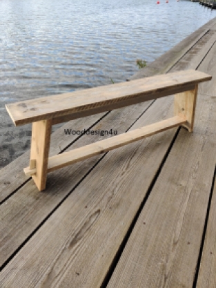 houten bankje van barnwood, sloophout of steigerhout.