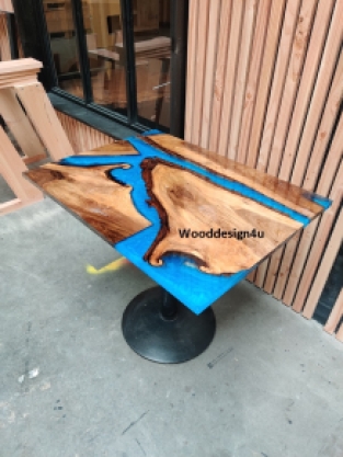 Walnut wood with epoxy