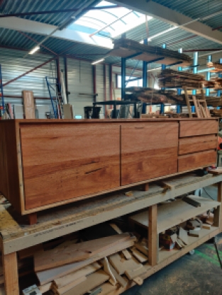 Dressoir van basralocus hout