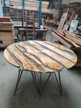 Round epoxy table