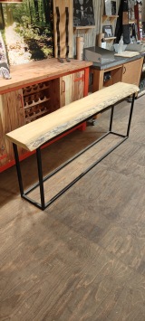 Side-table van Esdoorn