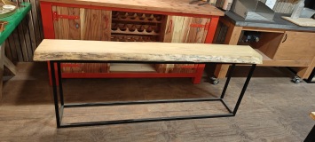Side-table van Esdoorn