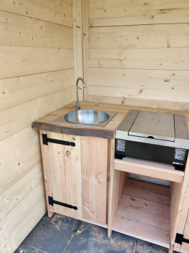 Built-in sink for outdoor kitchen